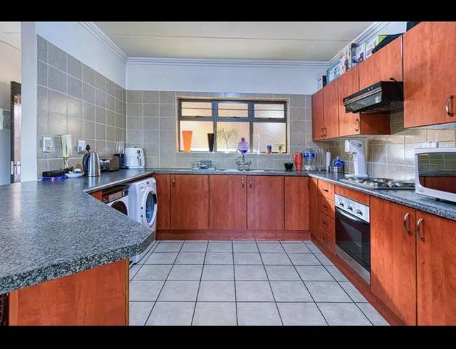 3 BEDROOM TOWNHOUSE FOR SALE IN WINCHESTER HILLS